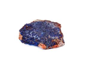macro mineral Roca malaquita y azurita en contra blanco antecedentes foto