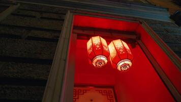 Entrance embellishment. Two red lanterns add a touch of symmetry to the restaurant's entryway video