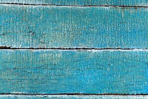 cerrado arriba de antiguo madera antecedentes. Clásico madera antecedentes con azul color peladura pintar. foto