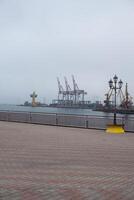 carga grúas, Odessa mar Puerto foto