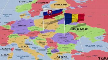 Eslovaquia y Rumania bandera ondulación con el mundo mapa, sin costura lazo en viento, 3d representación video