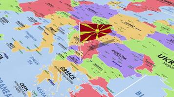 norte macedonia bandera ondulación en viento, mundo mapa giratorio alrededor bandera, sin costura bucle, 3d representación video