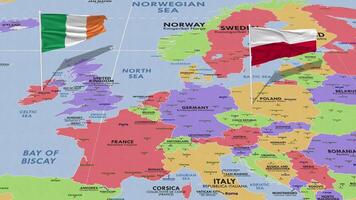 Polonia e Irlanda bandiera agitando con il mondo carta geografica, senza soluzione di continuità ciclo continuo nel vento, 3d interpretazione video