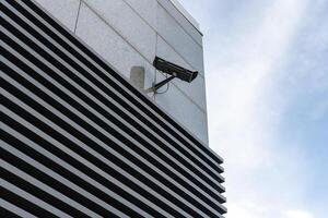 cctv cámaras son instalado a lo largo el calles a cheque tráfico condiciones y tomar cuidado de la seguridad foto