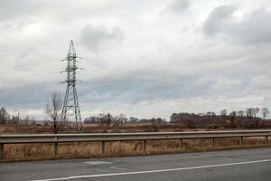 calor calina sube como líneas eléctricas difuminar dentro el distancia foto