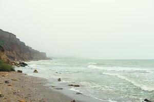 costa de negro mar temprano en el Mañana foto