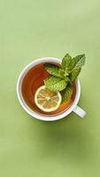 AI generated Refreshing Lemon Tea Crisp Elegance in a Cup photo