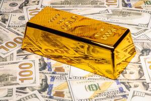 oro y dolares concepto de financiero riqueza y negocio éxito foto