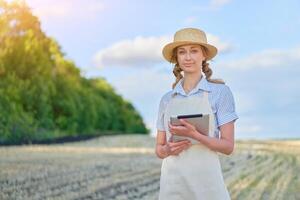 Woman farmer straw hat smart farming standing farmland smiling using digital tablet Female agronomist specialist research monitoring analysis data agribusiness photo