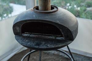 parilla parrilla con fuera fuego en naturaleza, al aire libre foto