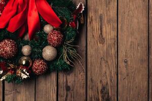 adviento Navidad guirnalda en de madera puerta o pared decoración foto