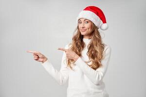 mujer Navidad Papa Noel sombrero suéter blanco estudio antecedentes foto