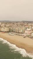 vertical vídeo ciudad de póvoa Delaware varzim en Portugal aéreo ver video