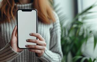 ai generado un joven pelinegro mujer es participación un teléfono inteligente con un vacío pantalla. un Bosquejo, un teléfono, un teléfono inteligente de cerca retrato, bokeh efecto en el antecedentes. foto