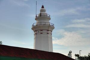 Photo of the white banten royal tower object, with a blue sky background