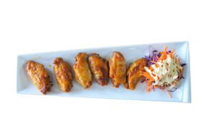 Sushi con bastoncini su un' piatto, circondato di vario delizioso grigliato e fritte carni, frutti di mare, e buongustaio piatti png