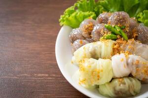 Steamed Rice-Skin Dumplings and Steamed Tapioca Dumplings with Pork photo