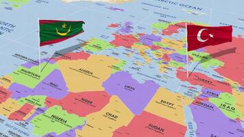 mauritania e tacchino bandiera agitando con il mondo carta geografica, senza soluzione di continuità ciclo continuo nel vento, 3d interpretazione video