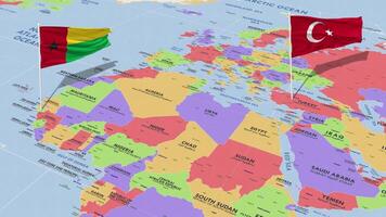 Guinea y Turquía bandera ondulación con el mundo mapa, sin costura lazo en viento, 3d representación video