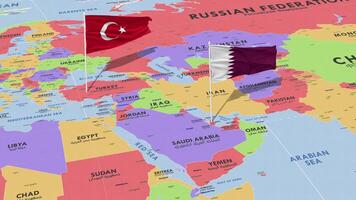 Katar y Turquía bandera ondulación con el mundo mapa, sin costura lazo en viento, 3d representación video