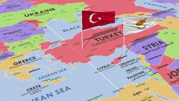 Chipre y Turquía bandera ondulación con el mundo mapa, sin costura lazo en viento, 3d representación video