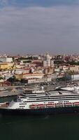 verticaal video stad van Lissabon in Portugal antenne visie