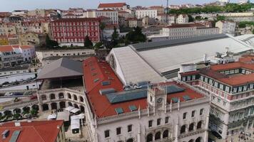 flygande över de Fantastisk stad av Lissabon, portugal video