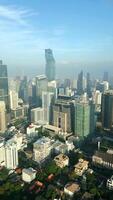 panorama de grattes ciels dans centre ville Bangkok, Thaïlande video