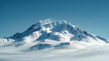 ai generado majestuoso cubierto de nieve montaña en contra azul cielo foto