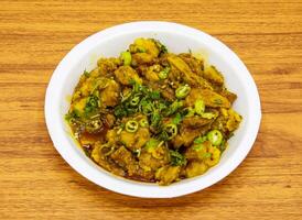 pollo gobhi Dios mío servido en plato aislado en mesa parte superior ver de indio y pakistaní picante comida foto