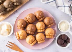 Cocoa Wrap Cocoa, Red Quinoa Wrap Cream Chicken Cake teddy bear shape in wooden plate on marble background photo