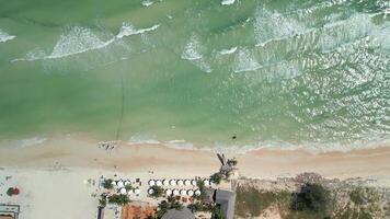 top visie van tropisch strand Aan phu quoc eiland, Vietnam video