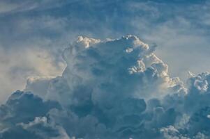 fascinante horizonte, cautivador paisaje de nubes foto