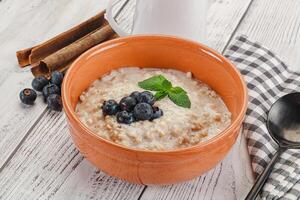 avena gachas de avena con arándano foto