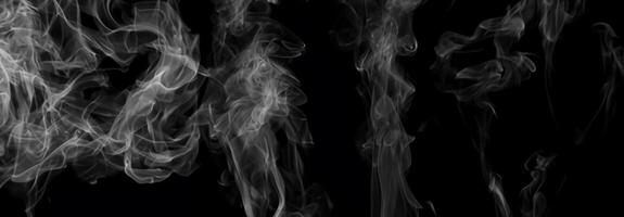 surrealista composición, blanco fumar y resumen líneas bailando en oscuridad. foto