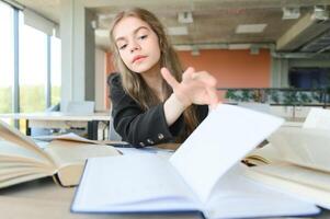 girl at the desk in school photo