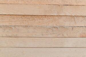 apilado de madera tableros en un carpintería industria. pilas con pino Tablas de madera. doblada afilado tablero. madera cosecha tienda. madera para construcción. foto