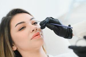 Master making permanent eyebrow make up photo