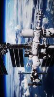 Iss pris avec le Terre dans le Contexte dans le espace, verticale video