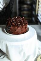 chocolate Dulce de azúcar pastel servido en comida mesa parte superior ver café hornear postre foto