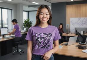 ai generado un casual joven mujer sonriente a el cámara en un oficina. foto