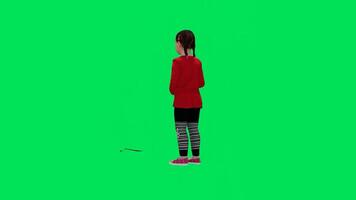 il bambino ragazza è guardare in giro nel un' in piedi posizione a partire dal il angolo di il video