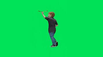 un gracioso chico en jardín de infancia corriendo y jugando artesanía desde espalda anglos video