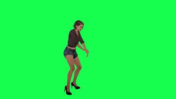 alegre joven mujer en alto tacones desde izquierda ángulo en verde pantalla video