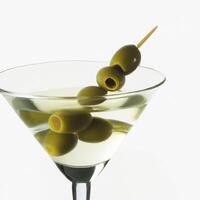 AI generated Alcohol, martini with olive and vodka, traditional cocktail drink. Evening classic drink. AI generated. photo