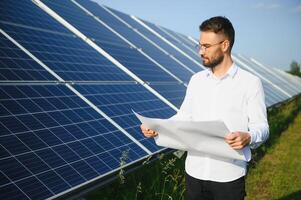 solar poder planta. ingeniero en un antecedentes de fotovoltaica paneles Ciencias solar energía foto