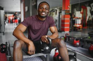 retrato de masculino africano americano atleta en formación foto