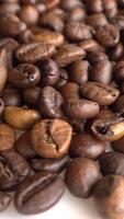 verticale video di caffè fagioli ruota