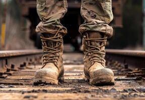 ai generado militar botas en el ferrocarril pistas foto