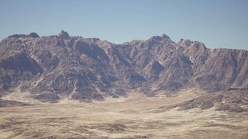 een visie van een berg reeks in de woestijn video